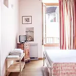 Torre Del Barbarossa Foresteria Bed and Breakfast Mandello del Lario