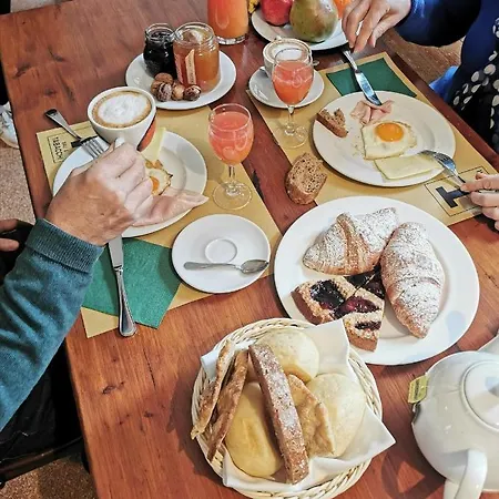 ベッド・アンド・ブレックファスト Torre Del Barbarossa Foresteria マンデッロ・デル・ラーリオ