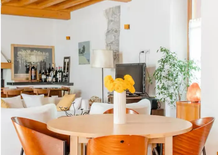 Torre Del Barbarossa Foresteria 3* Манделло-дель-Ларио