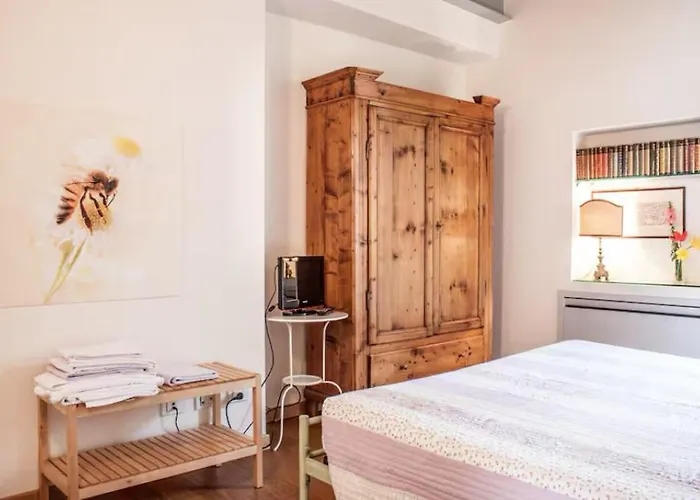 Torre Del Barbarossa Foresteria 3* Манделло-дель-Ларио