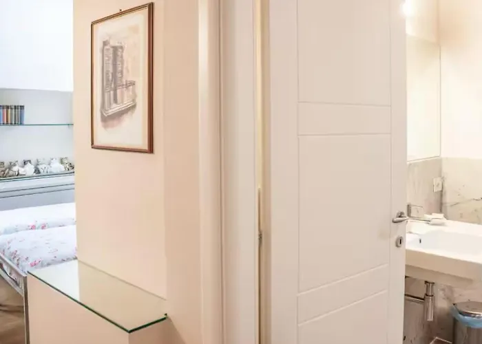 Torre Del Barbarossa Foresteria 3* Манделло-дель-Ларио