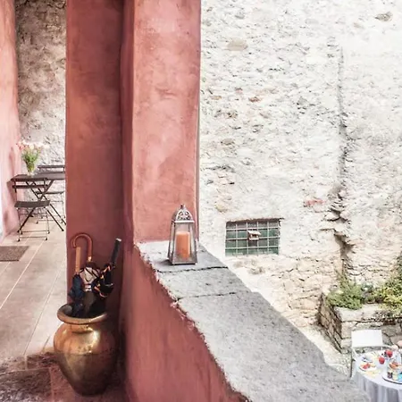 Torre Del Barbarossa Foresteria Panzió