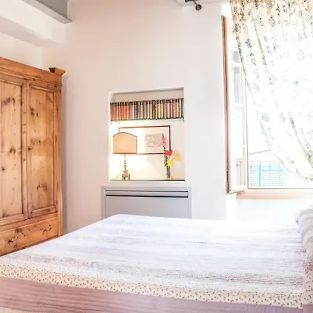 לינה וארוחת בוקר Torre Del Barbarossa Foresteria 3*