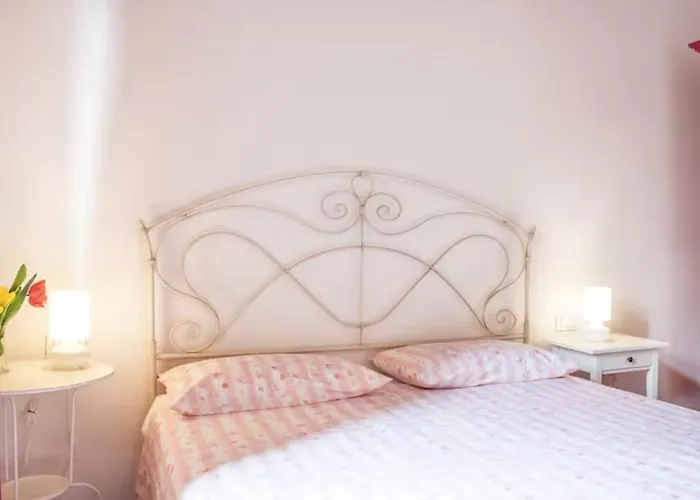 Torre Del Barbarossa Foresteria Mandello del Lario