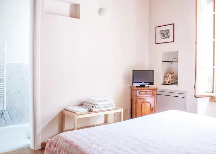 Couette-café Torre Del Barbarossa Foresteria Mandello del Lario