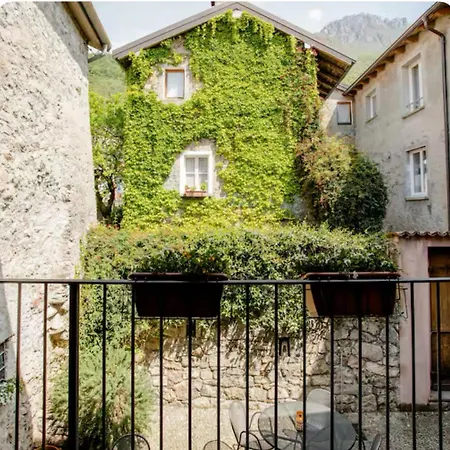 Torre Del Barbarossa Foresteria 3* Манделло-дель-Ларио