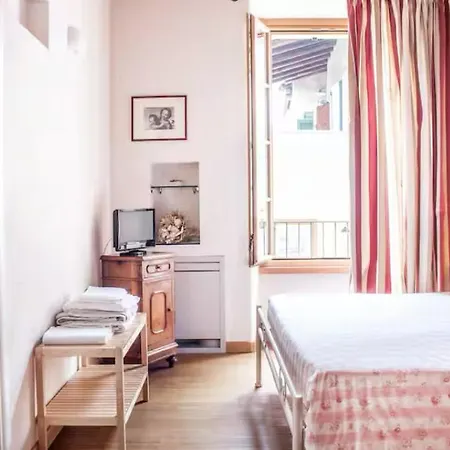 Torre Del Barbarossa Foresteria Bed & Breakfast Mandello del Lario