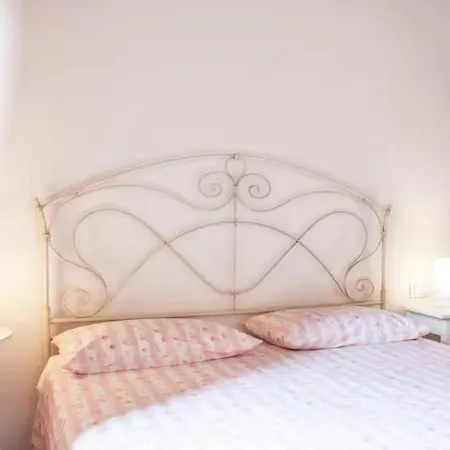 Torre Del Barbarossa Foresteria Mandello del Lario