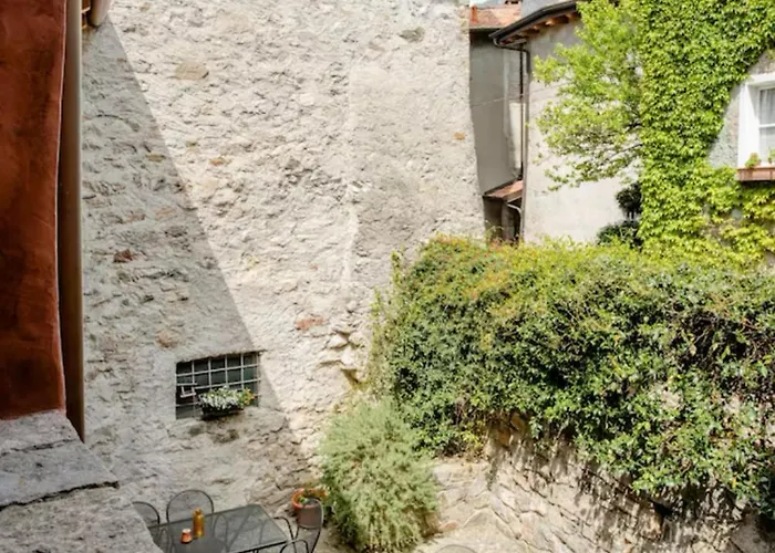 فندق مبيت وإفطار Torre Del Barbarossa Foresteria مانديلو ديل لاريو