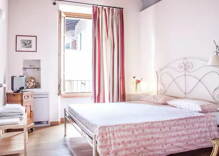 فندق مبيت وإفطار Torre Del Barbarossa Foresteria 3*