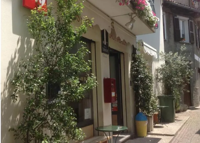 فندق مبيت وإفطار Torre Del Barbarossa Foresteria مانديلو ديل لاريو